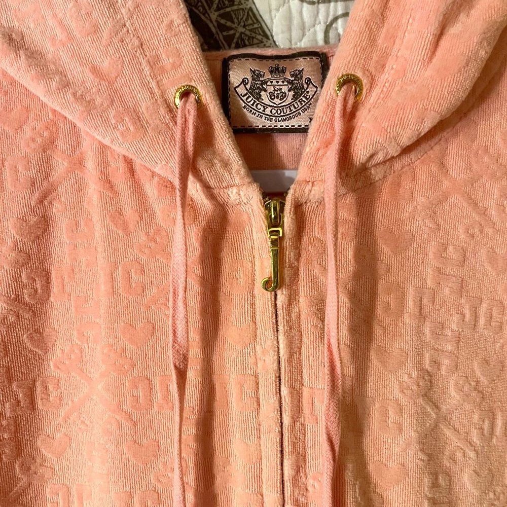 Juicy Couture zip up hoodie! Light Pink with a gold zipper. Size XL.